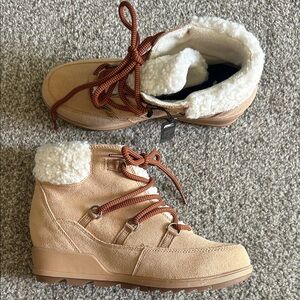 Sorel wedge snow boots